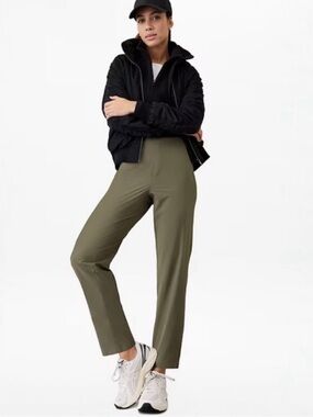 Athleta Brooklyn cropped pants in moss size 4